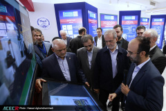 بازدید رئیس جمهور از نمایشگاه گزیده‌ای از دستاوردهای شاخص علمی و فناورانه جهاددانشگاهی