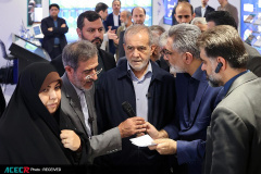 بازدید رئیس جمهور از نمایشگاه گزیده‌ای از دستاوردهای شاخص علمی و فناورانه جهاددانشگاهی