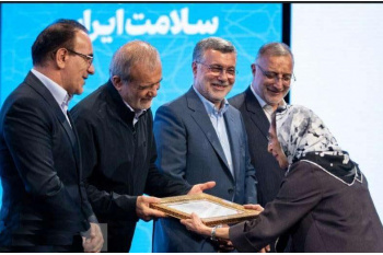 تجلیل از معاون پژوهشی مرکز تحقیقات لیزر در پزشکی سازمان جهاددانشگاهی علوم پزشکی تهران در «همایش بزرگ نام‌آوران سلامت ایران»