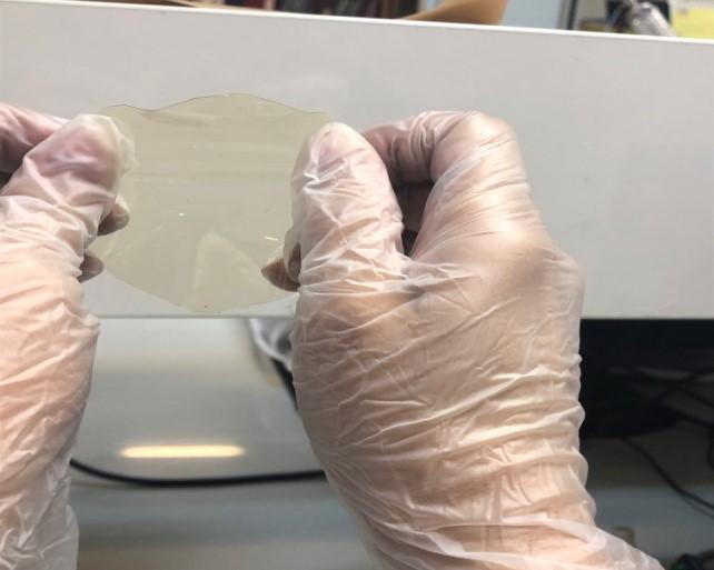 طراحی و ساخت زخم پوش پیشرفته بر پایه پلیمرهای طبیعی جهت درمان زخم¬های عفونی